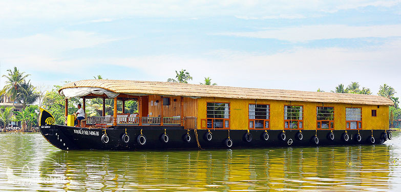 Four Bedroom Budget Houseboats