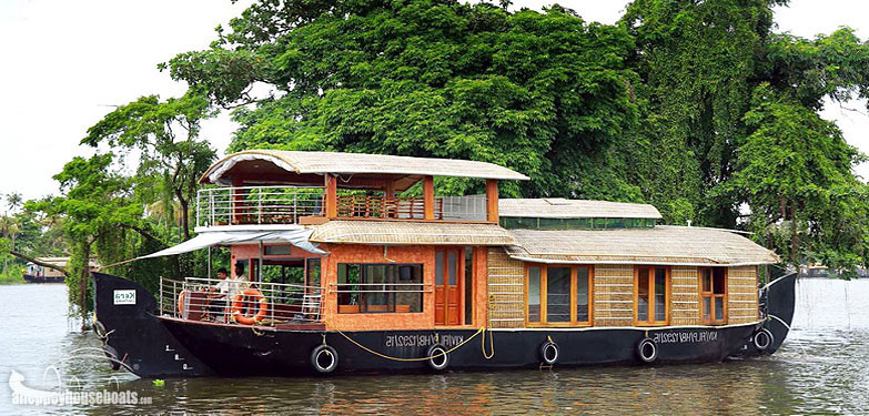 Luxury Honeymoon Boathouse