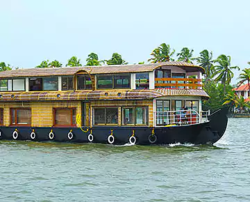 Super luxury houseboats in Alleppey