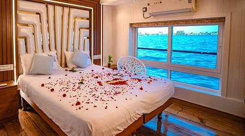 Honeymoon Houseboats in Alleppey